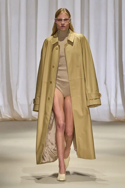 Look 12